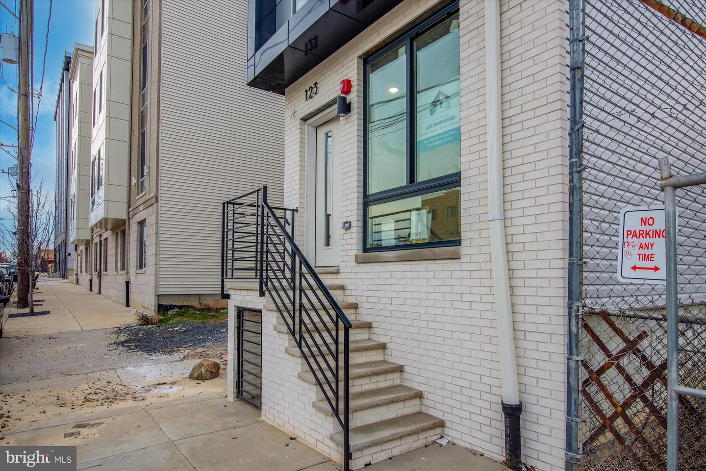 1230 N Marshall St #2f Property Photo 2