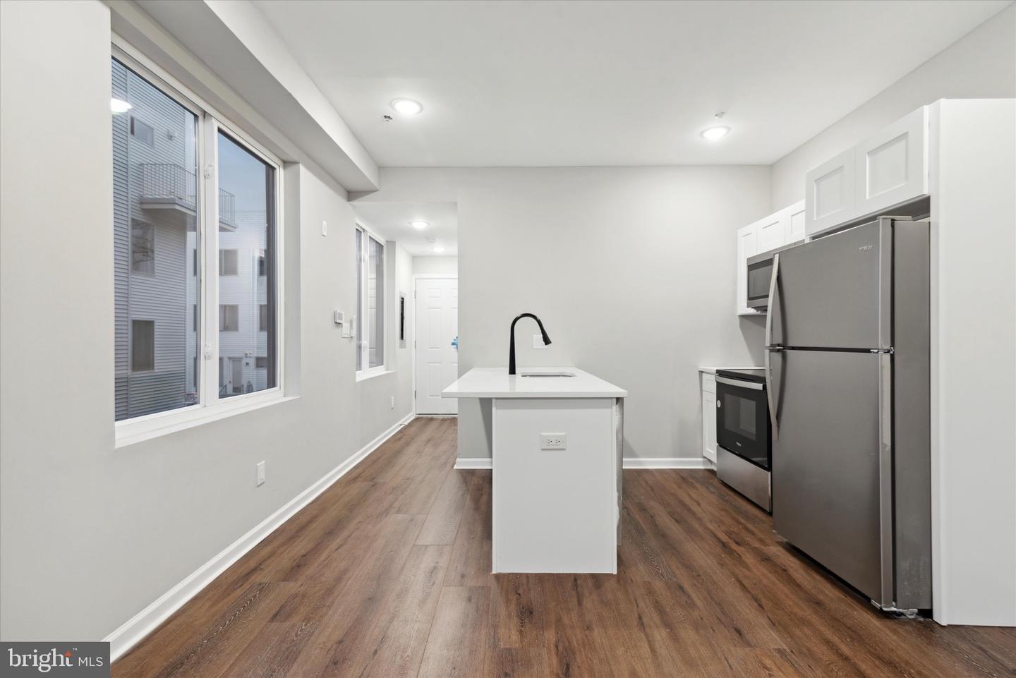 1230 N Marshall St #2f Property Photo 5