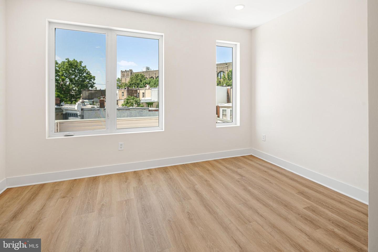 5217-1/2 Warren St #4 Property Photo 2