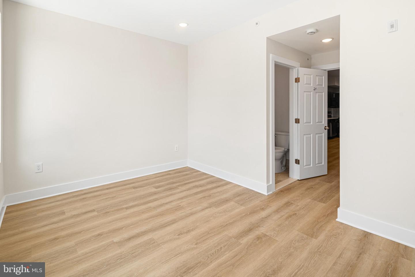 5217-1/2 Warren St #4 Property Photo 3