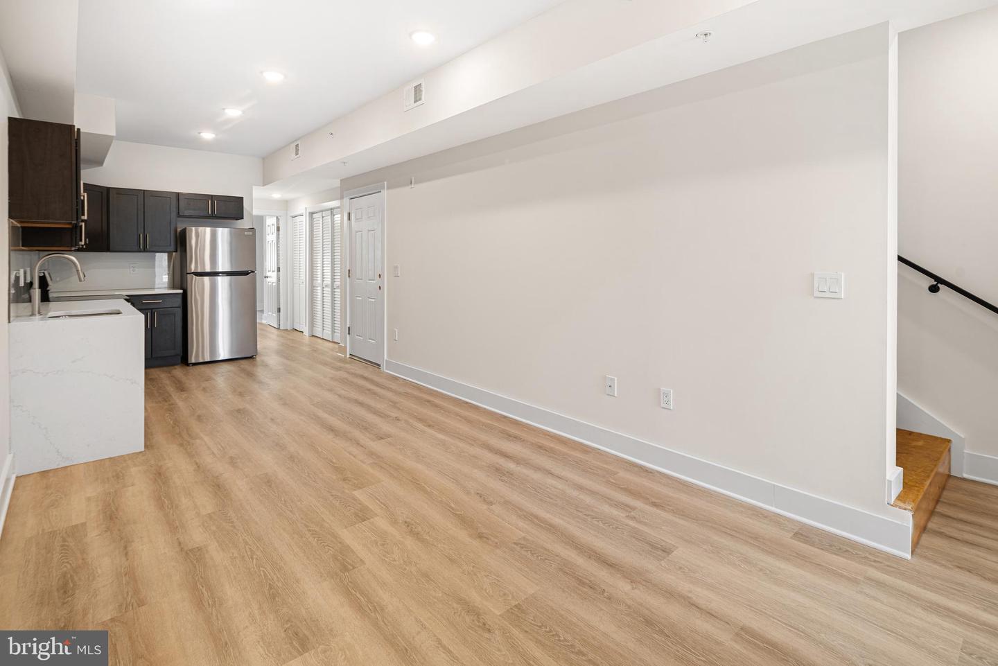 5217-1/2 Warren St #4 Property Photo 5