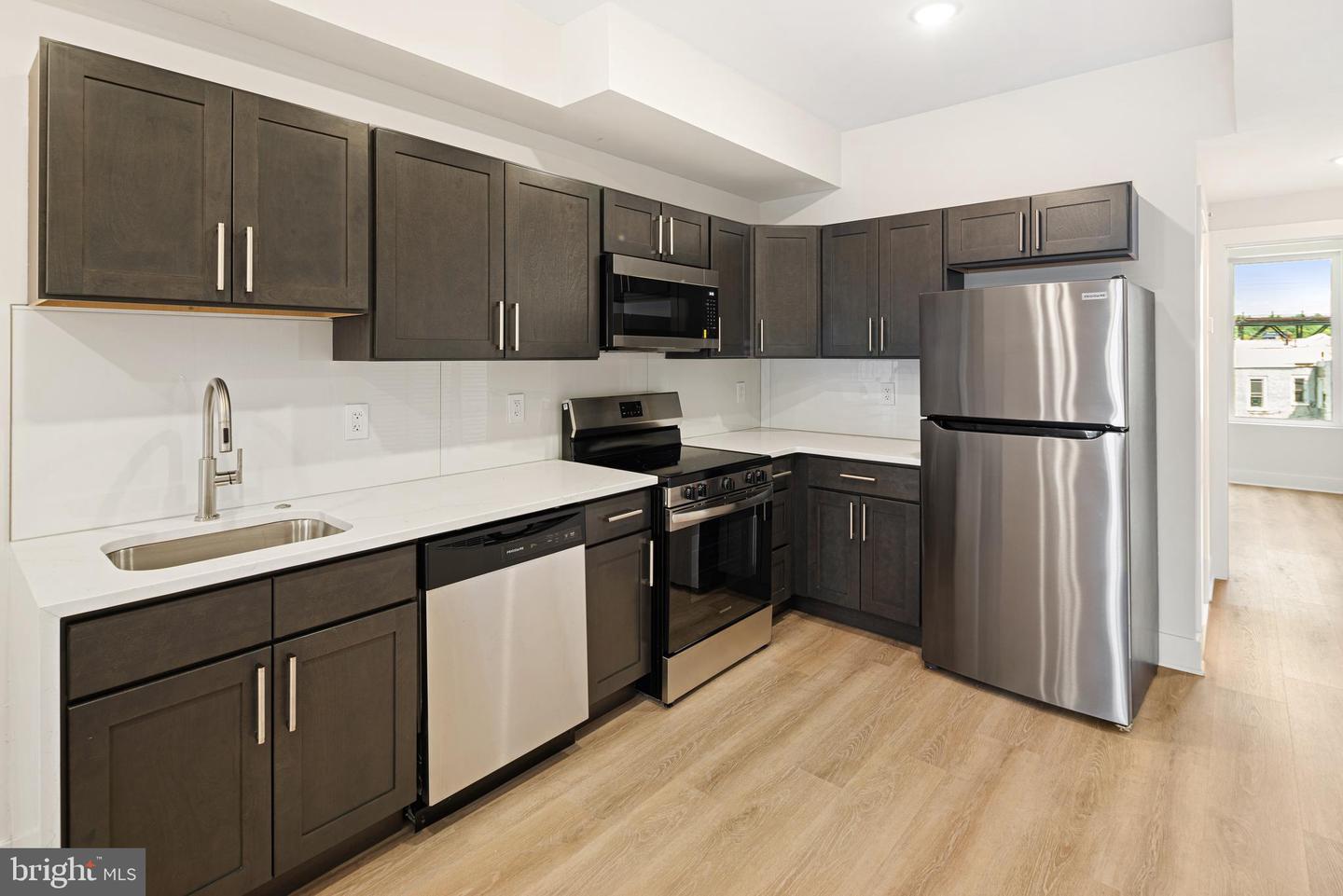 5217-1/2 Warren St #4 Property Photo 6