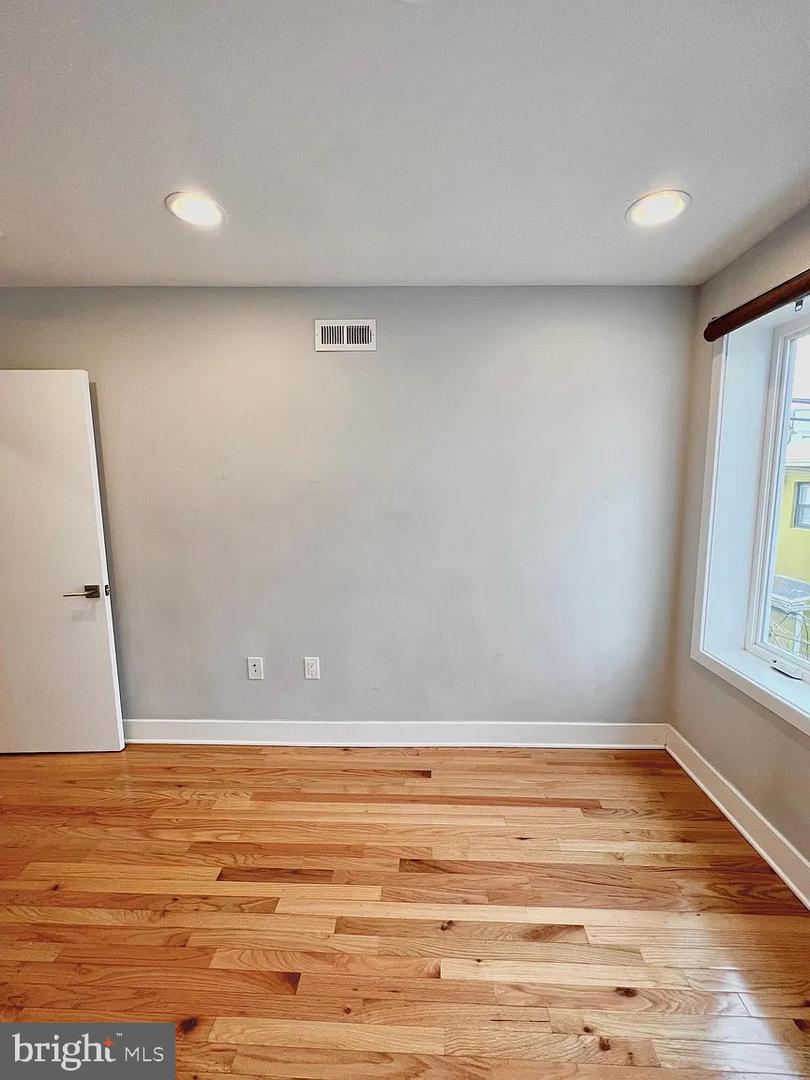 1324 N Newkirk St Property Photo 15