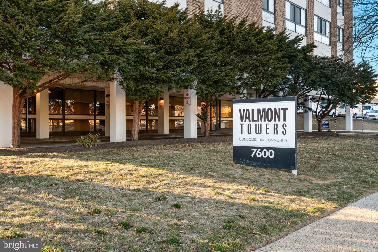 7600 E Roosevelt Blvd #304 Property Photo 6
