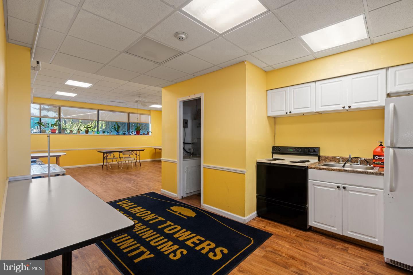 7600 E Roosevelt Blvd #304 Property Photo 8