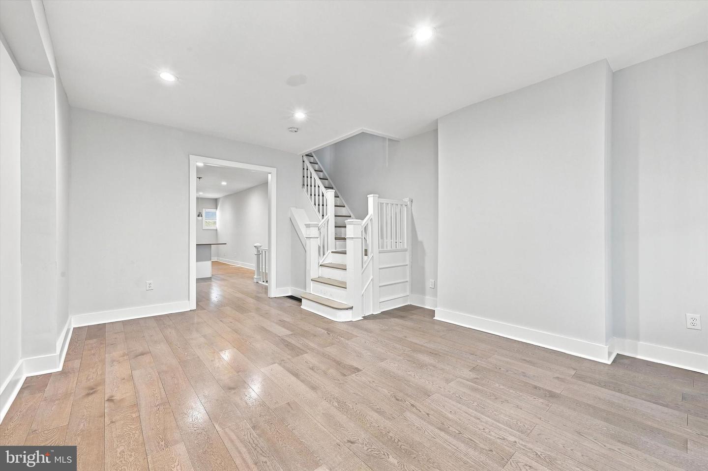 5515 CATHARINE ST Property Photo 1