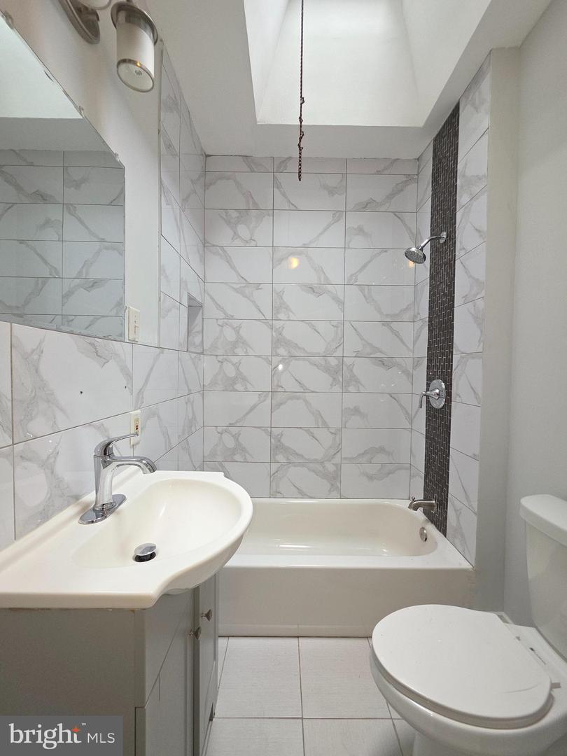5515 Catharine St Property Photo 11