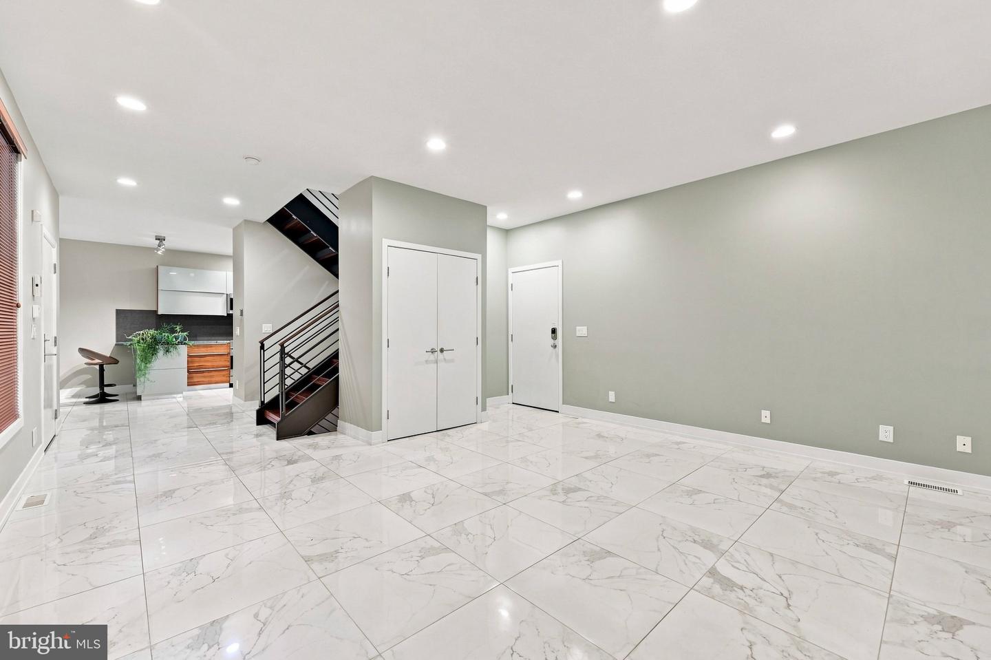 813 N Orianna St #813a Property Photo 4