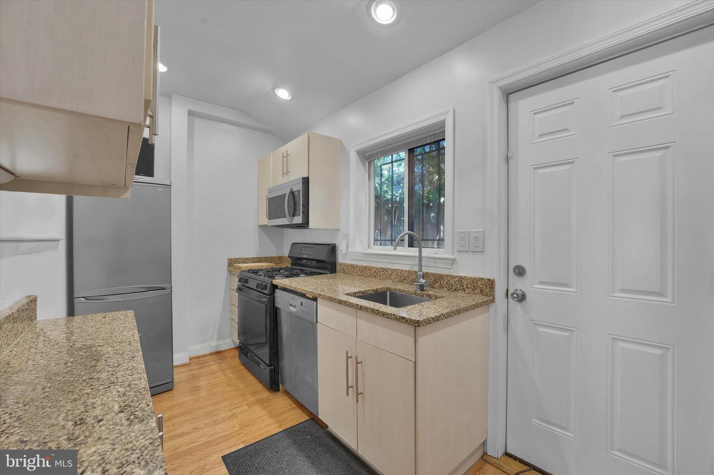 890 N Stillman St Property Photo 11