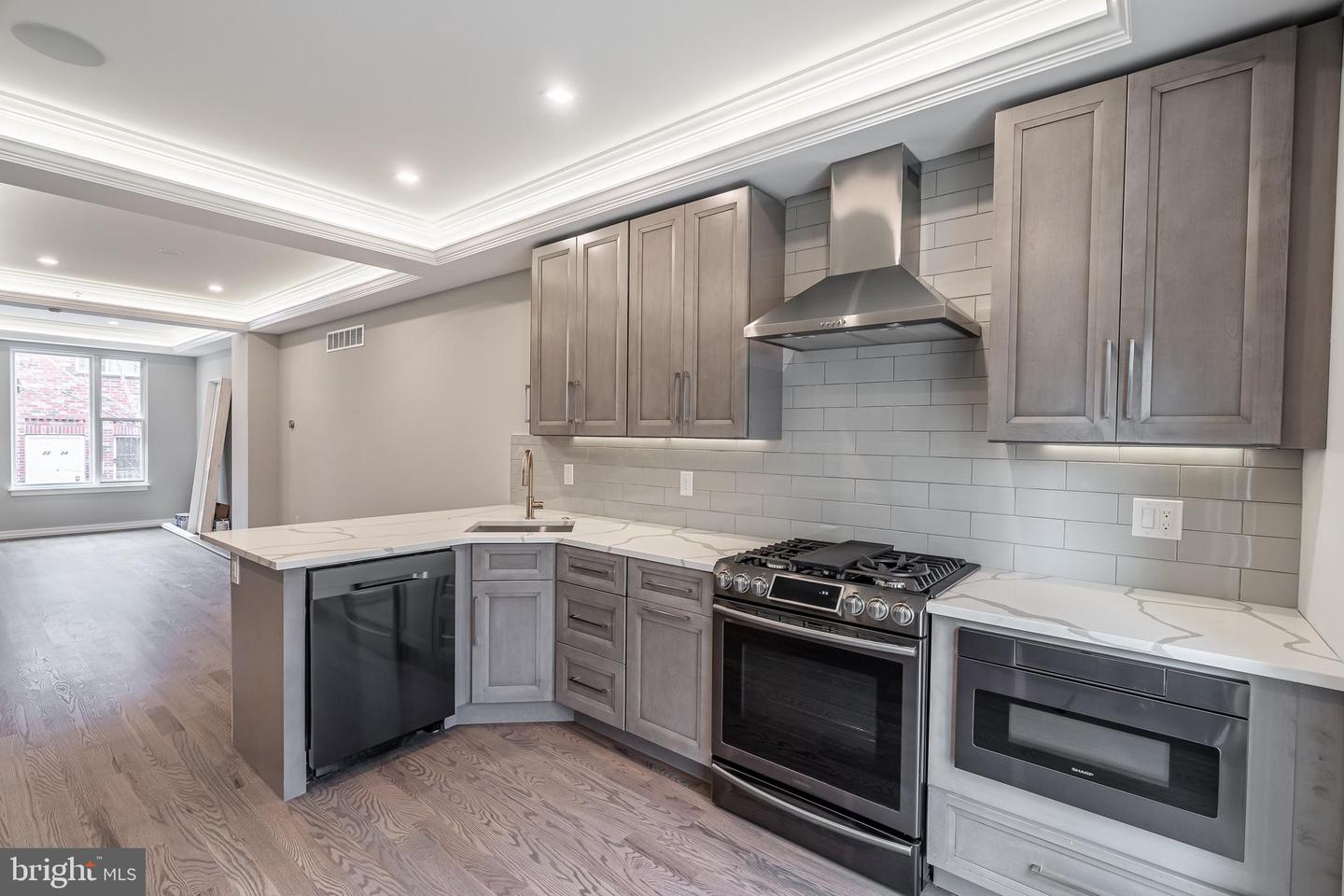 2233 Kimball St Property Photo 4