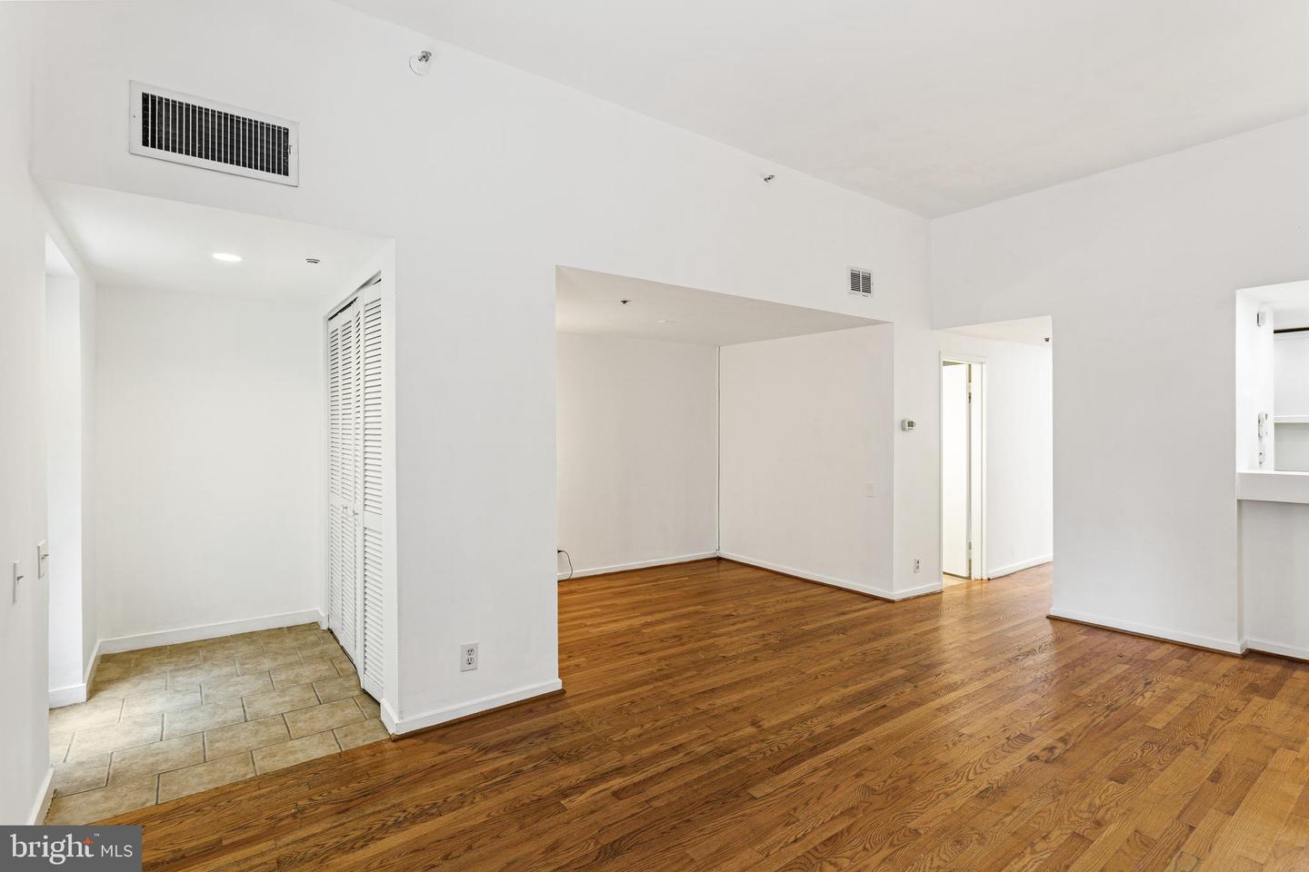 301 Race St #c010 Property Photo 4