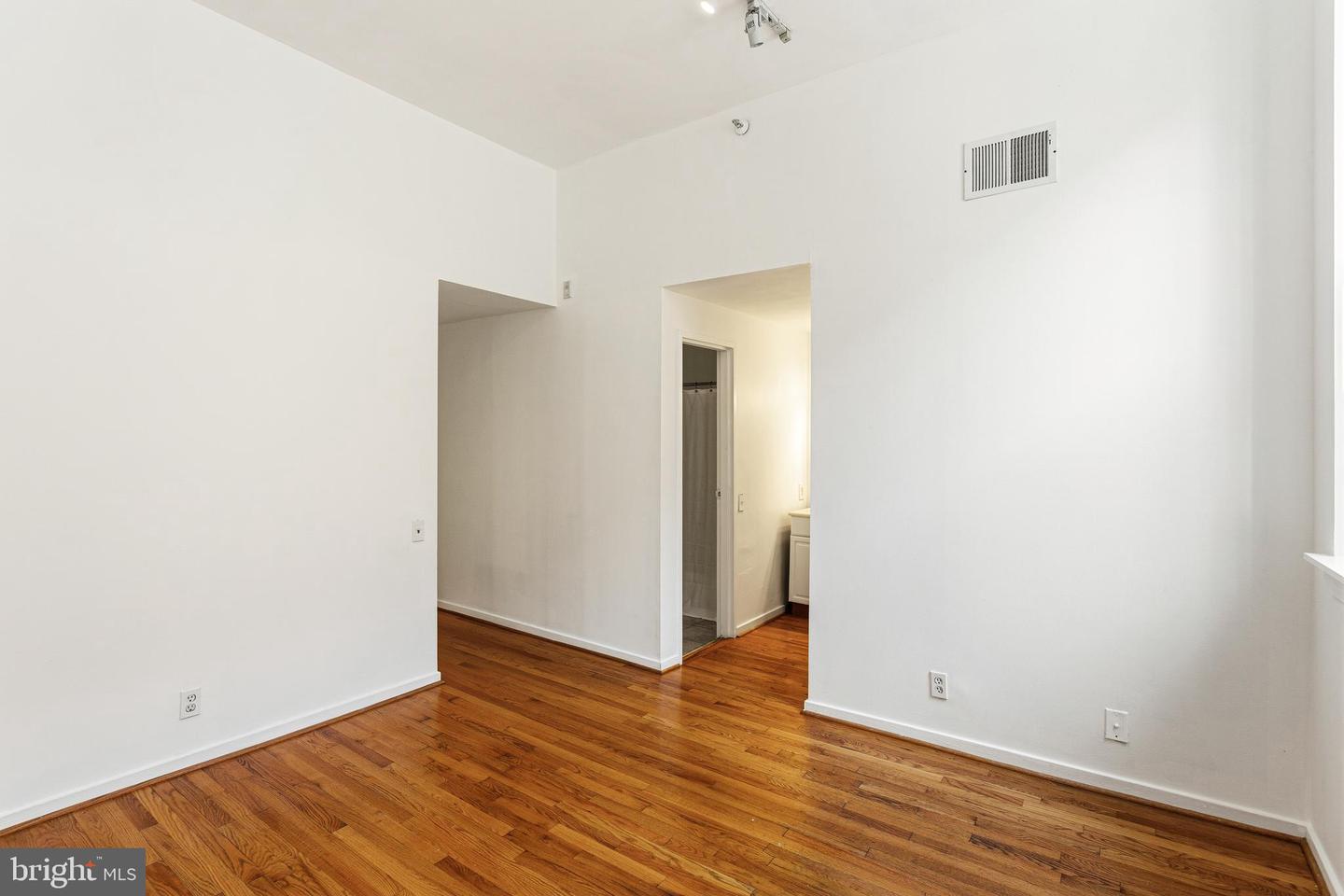 301 Race St #c010 Property Photo 9