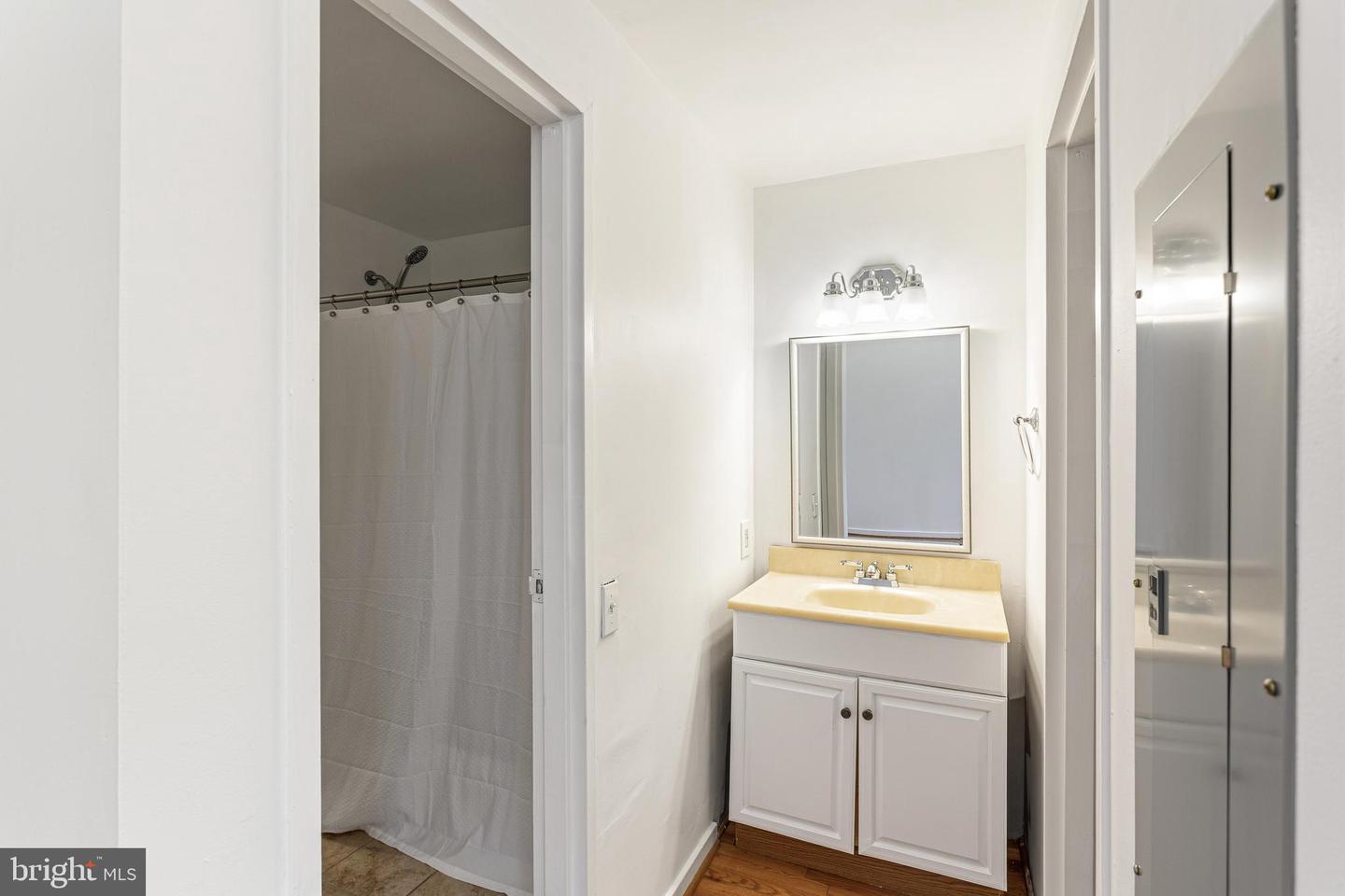 301 Race St #c010 Property Photo 10