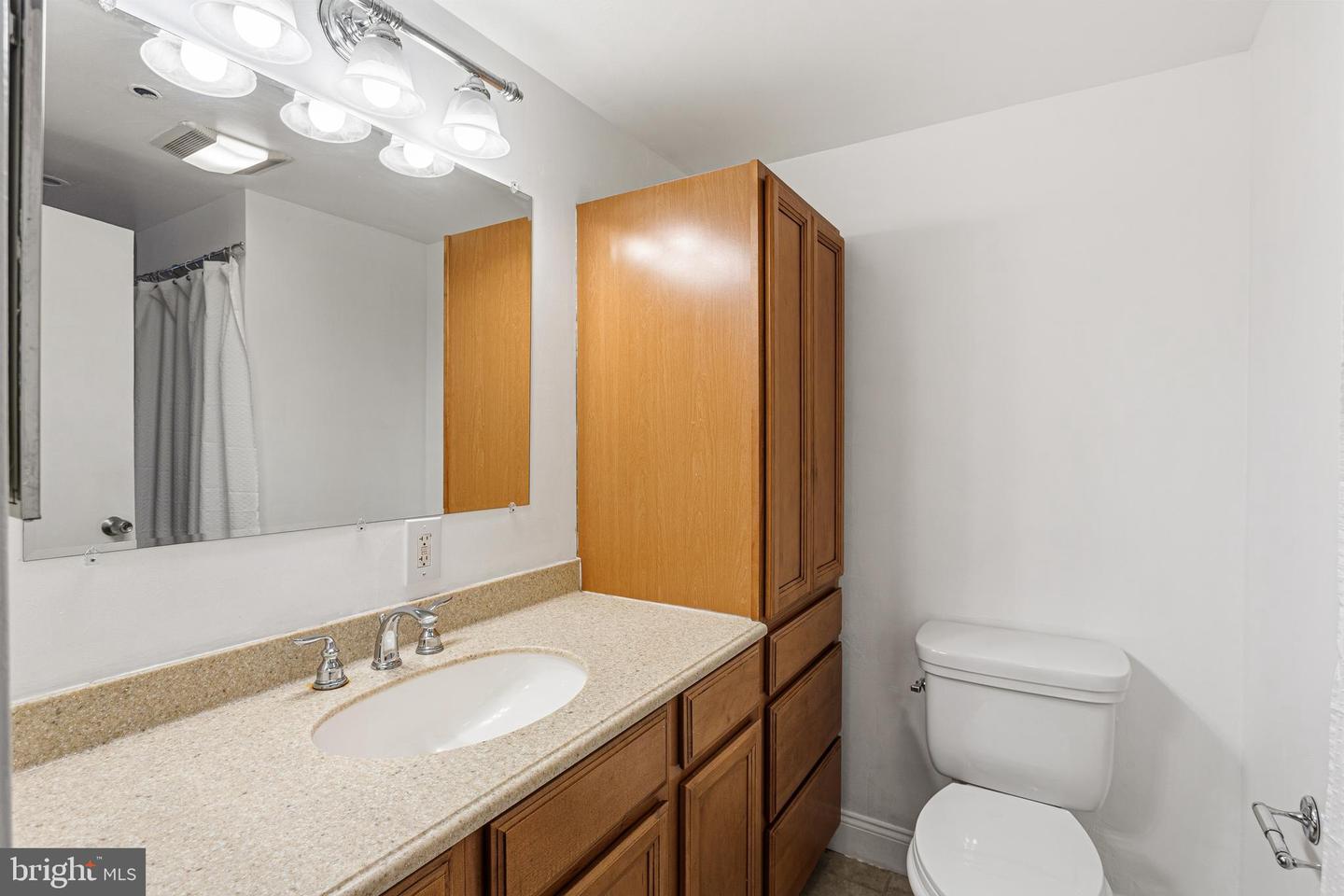 301 Race St #c010 Property Photo 12