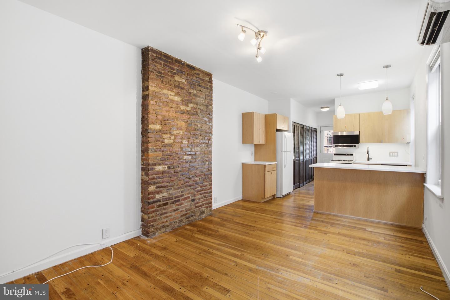 747-00 S 2nd St #2r Property Photo 1