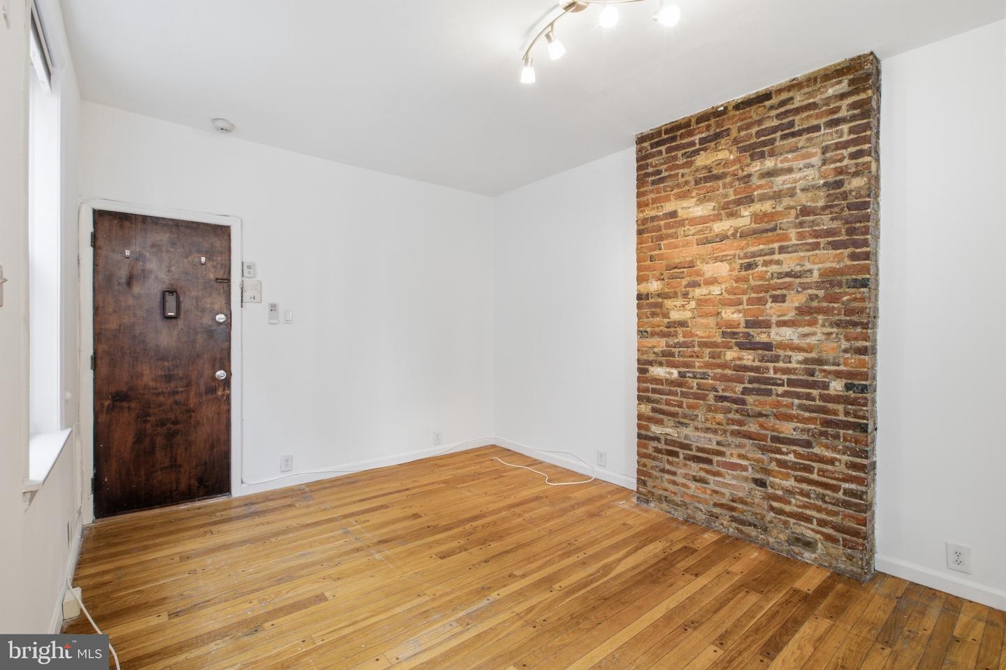 747-00 S 2nd St #2r Property Photo 4