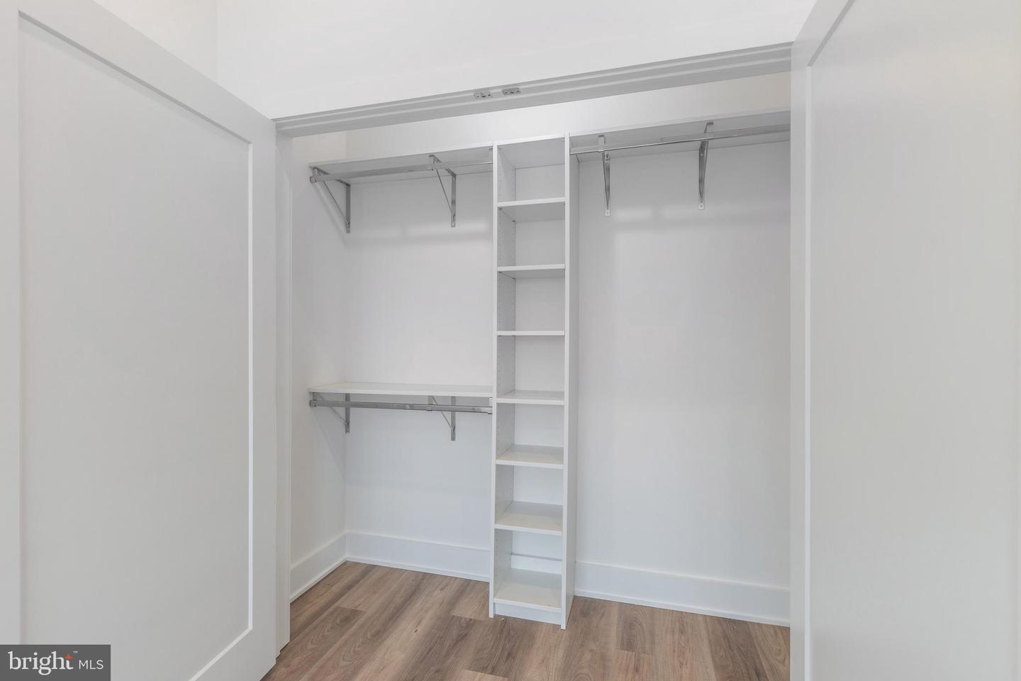 5545 Pulaski Ave #102 Property Photo 13