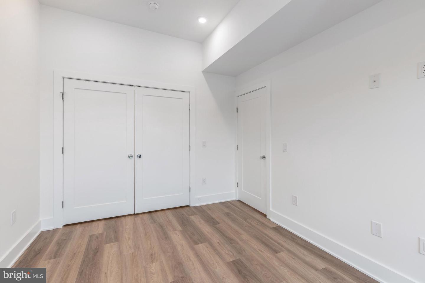5545 Pulaski Ave #102 Property Photo 15