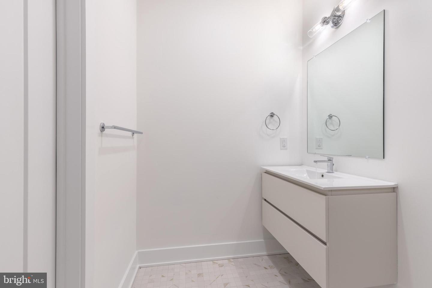 5545 Pulaski Ave #102 Property Photo 19