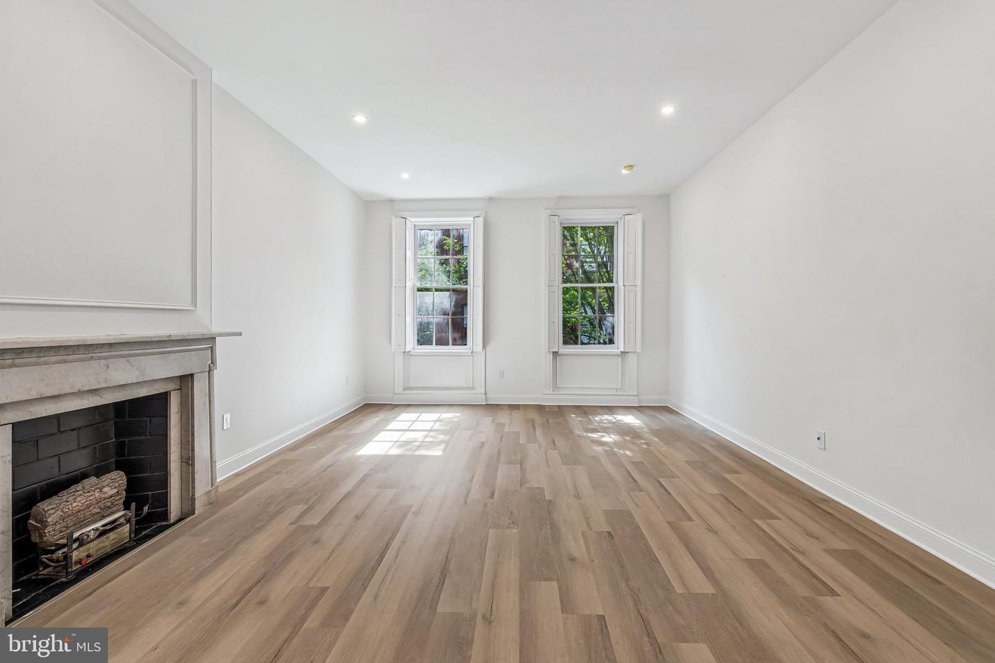 344 S 15th St #2 Property Photo 1