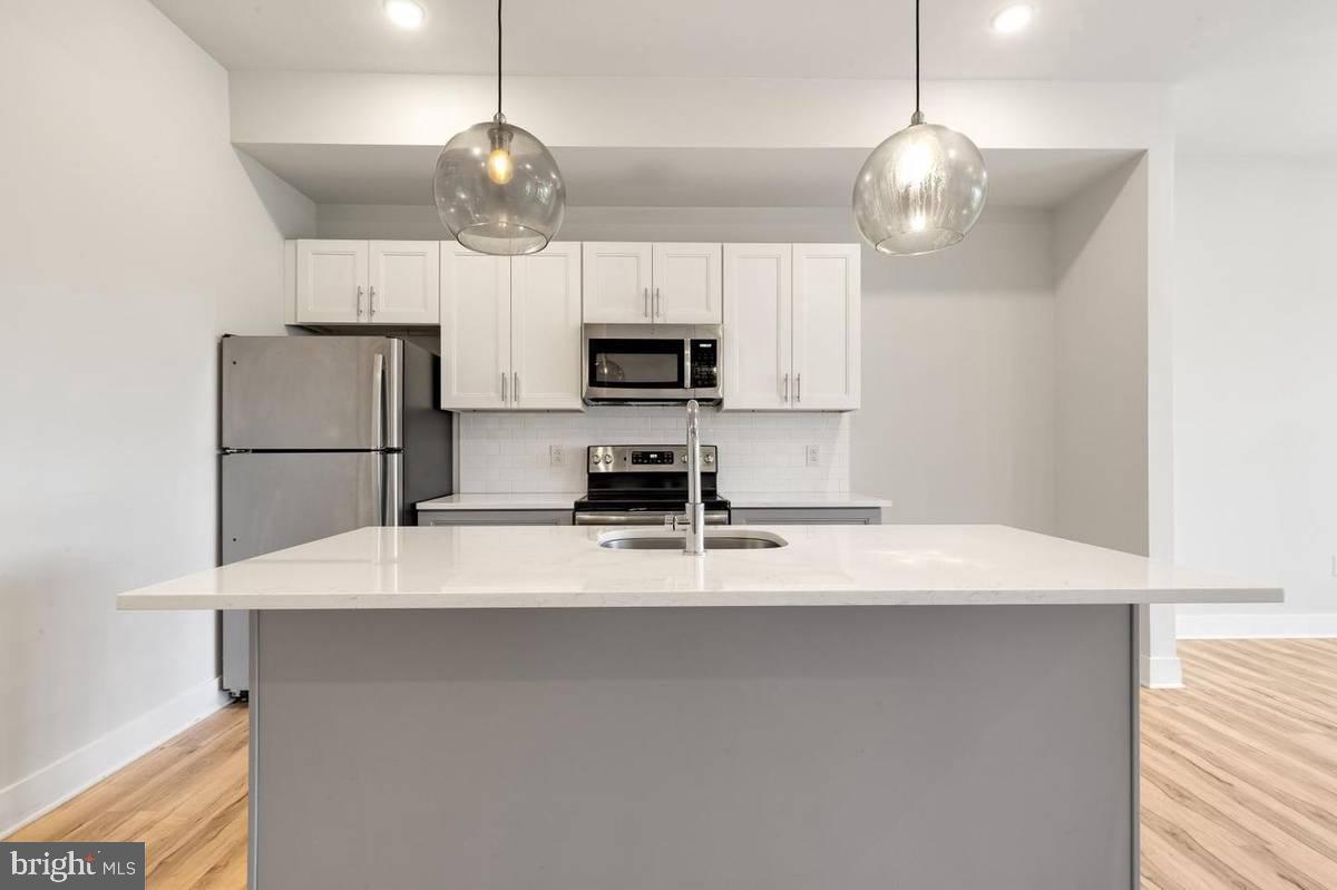 2440-44 KENSINGTON AVE #203 Property Photo 1