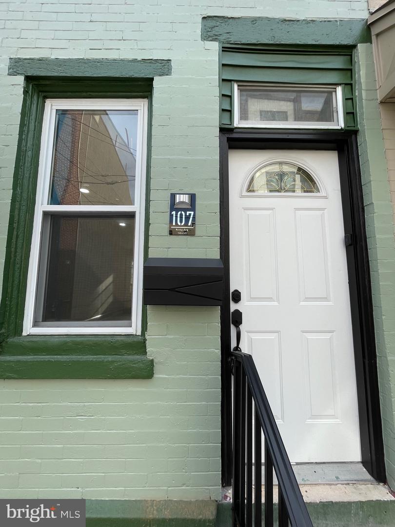 107 Kingsley St Property Photo 7