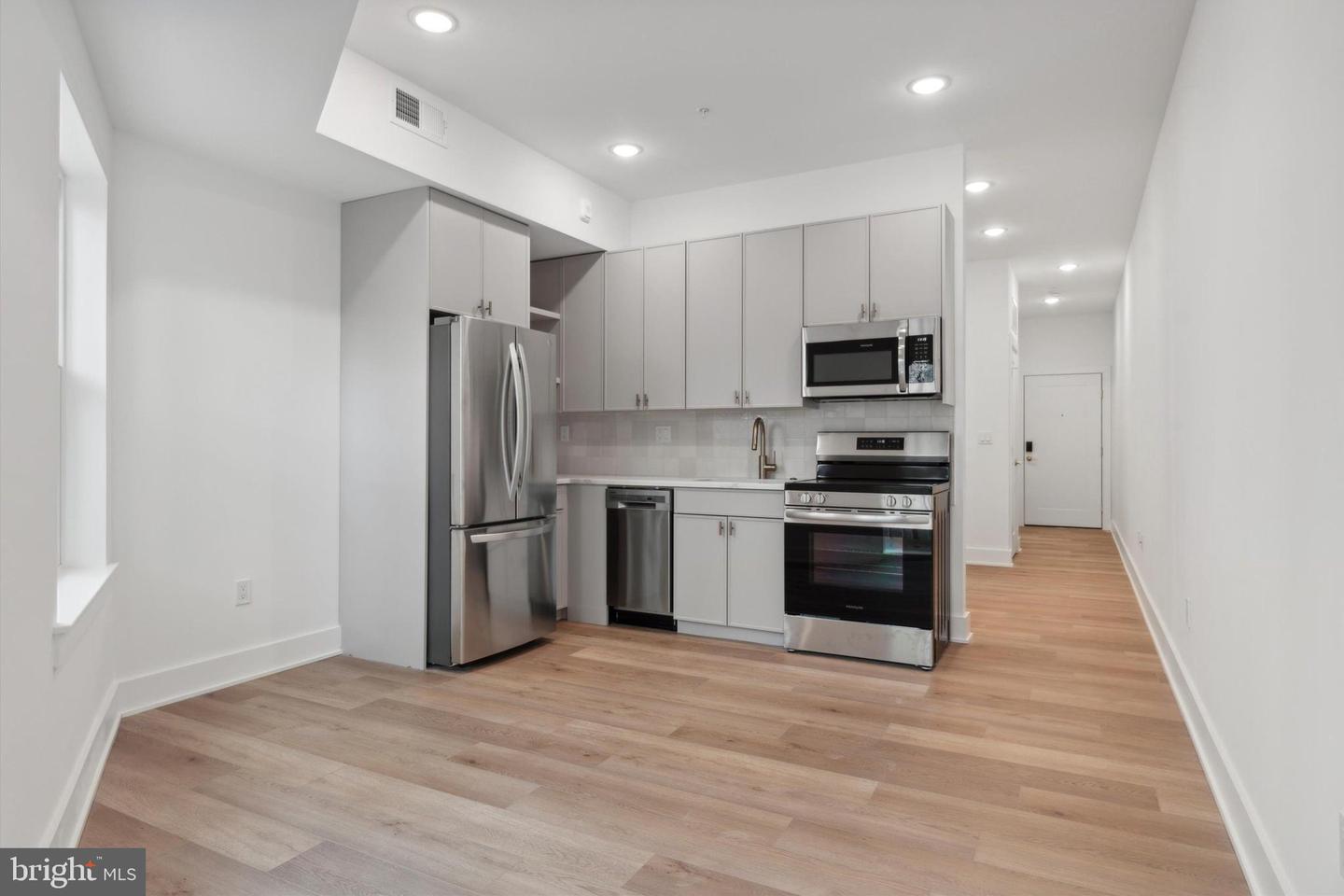 367 W Hortter St #204 Property Photo 1