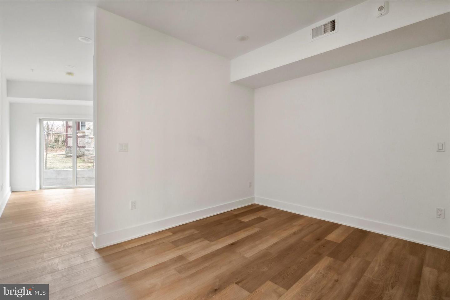 367 W Hortter St #204 Property Photo 2