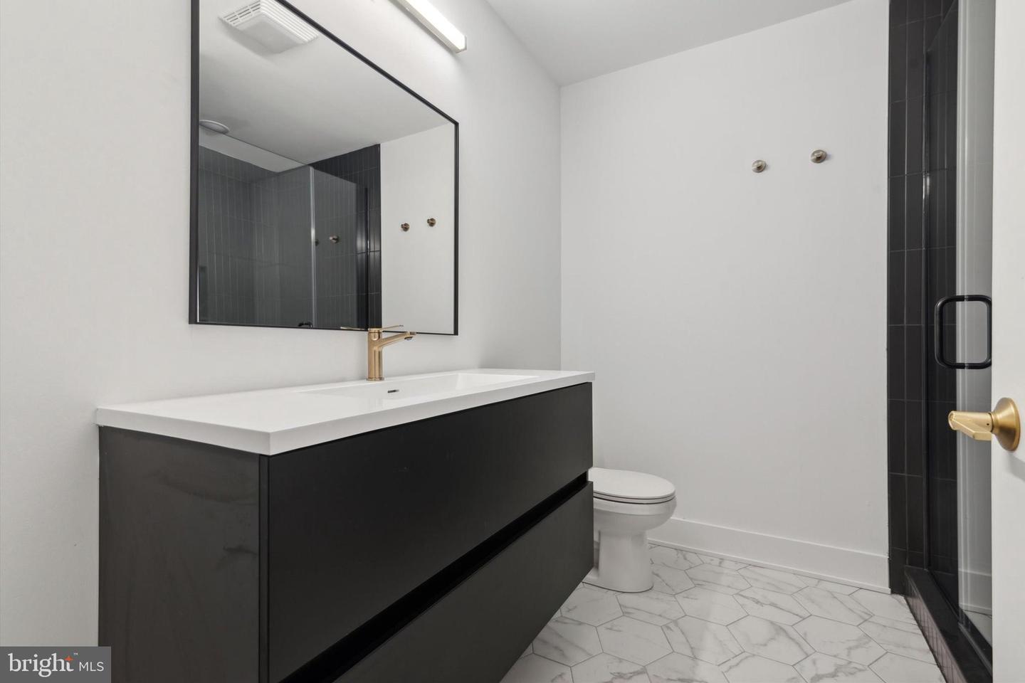 367 W Hortter St #204 Property Photo 5