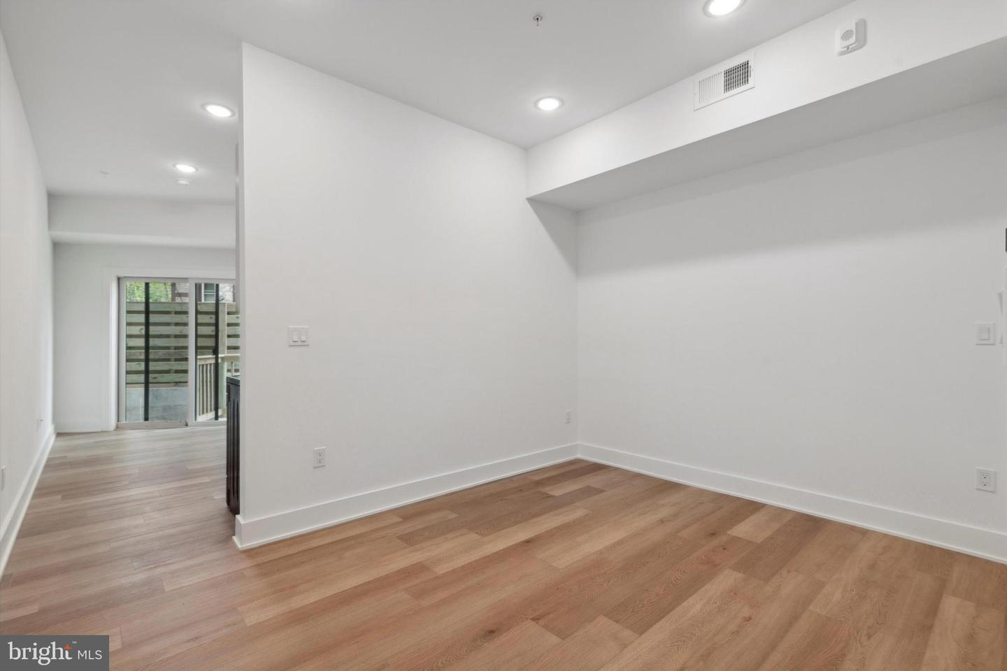 367 W Hortter St #204 Property Photo 7