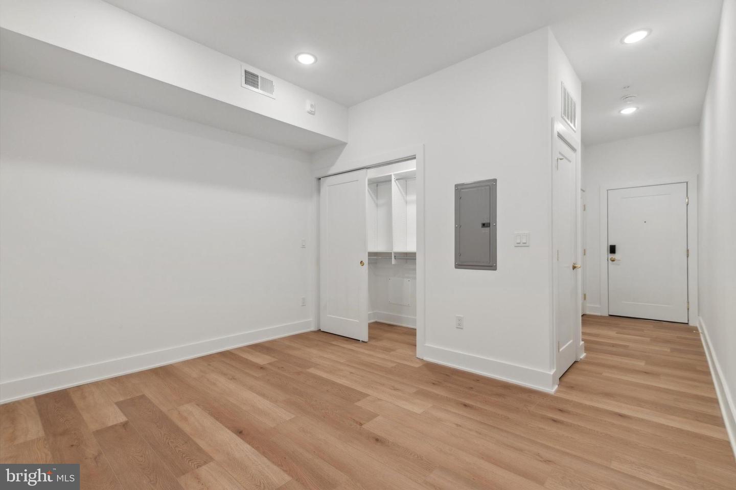 367 W Hortter St #204 Property Photo 11