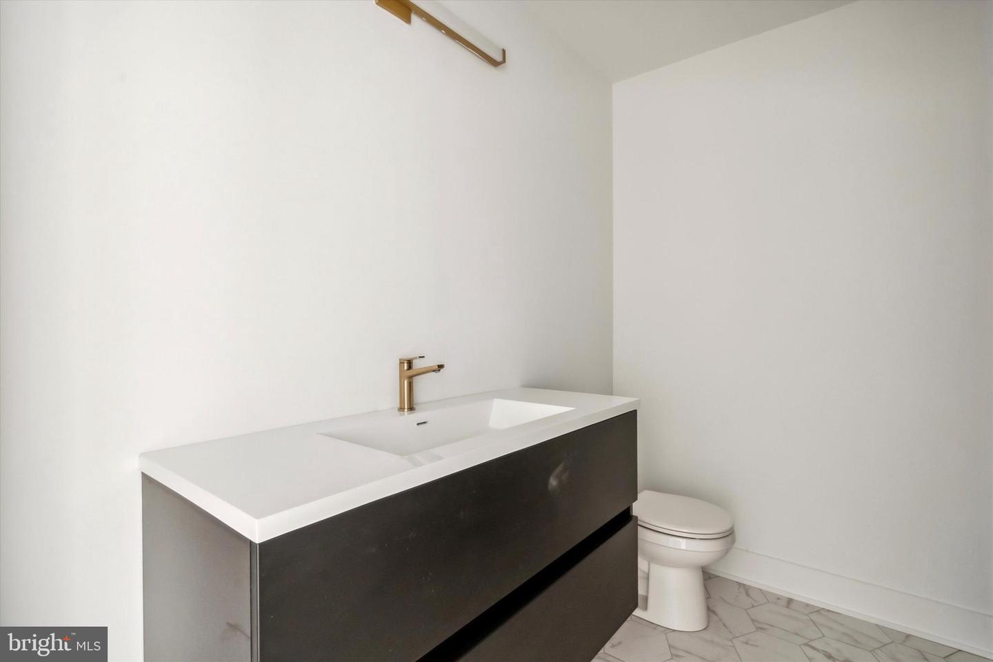 367 W Hortter St #204 Property Photo 14