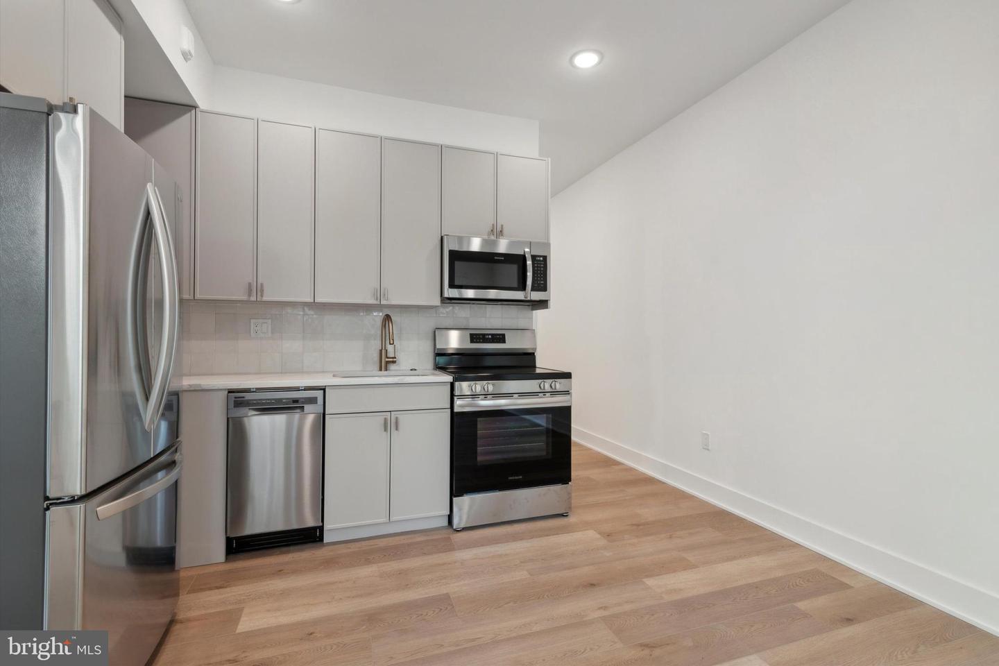 367 W Hortter St #204 Property Photo 15