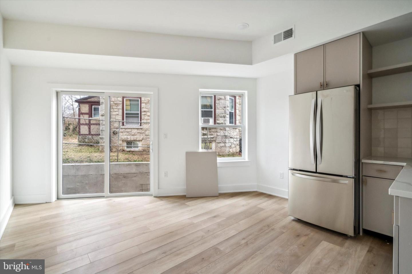 367 W Hortter St #204 Property Photo 17