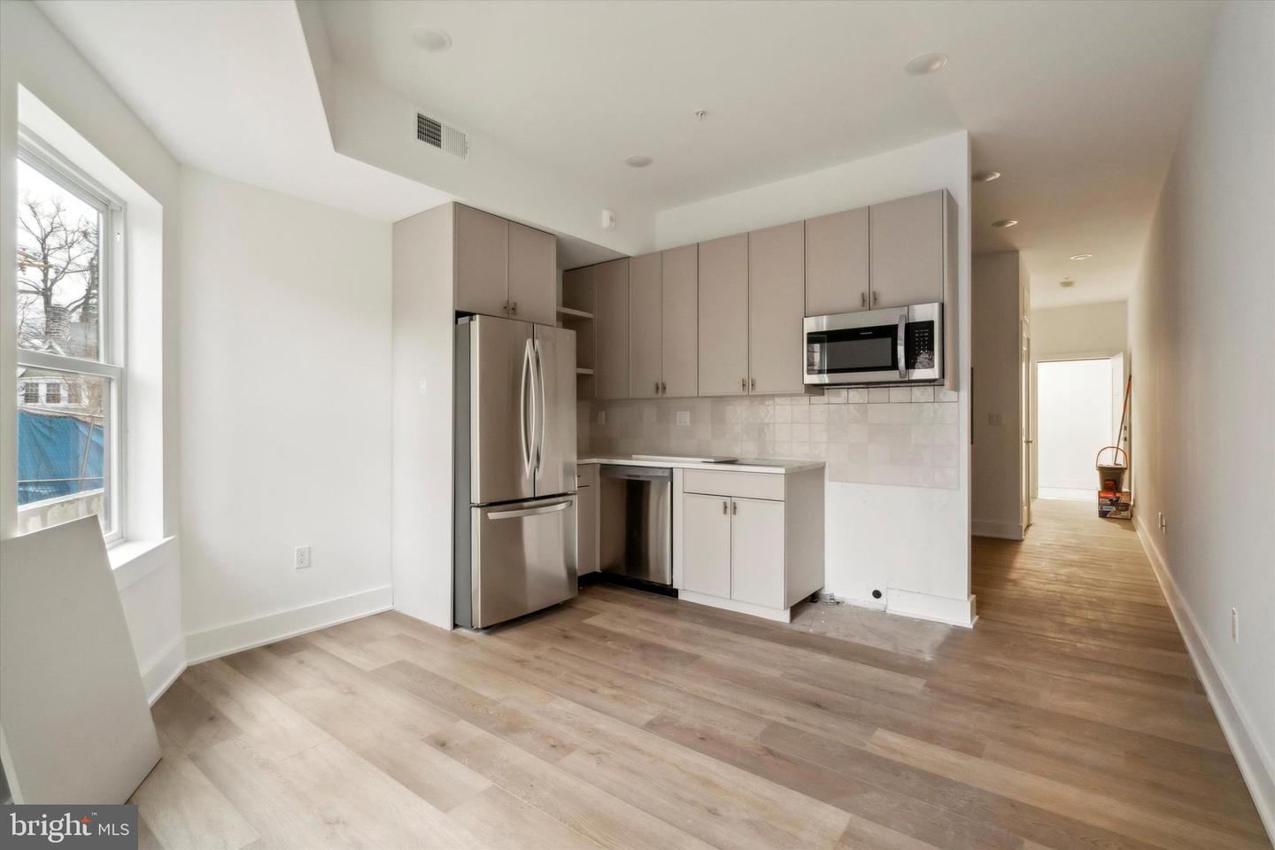 367 W Hortter St #204 Property Photo 18
