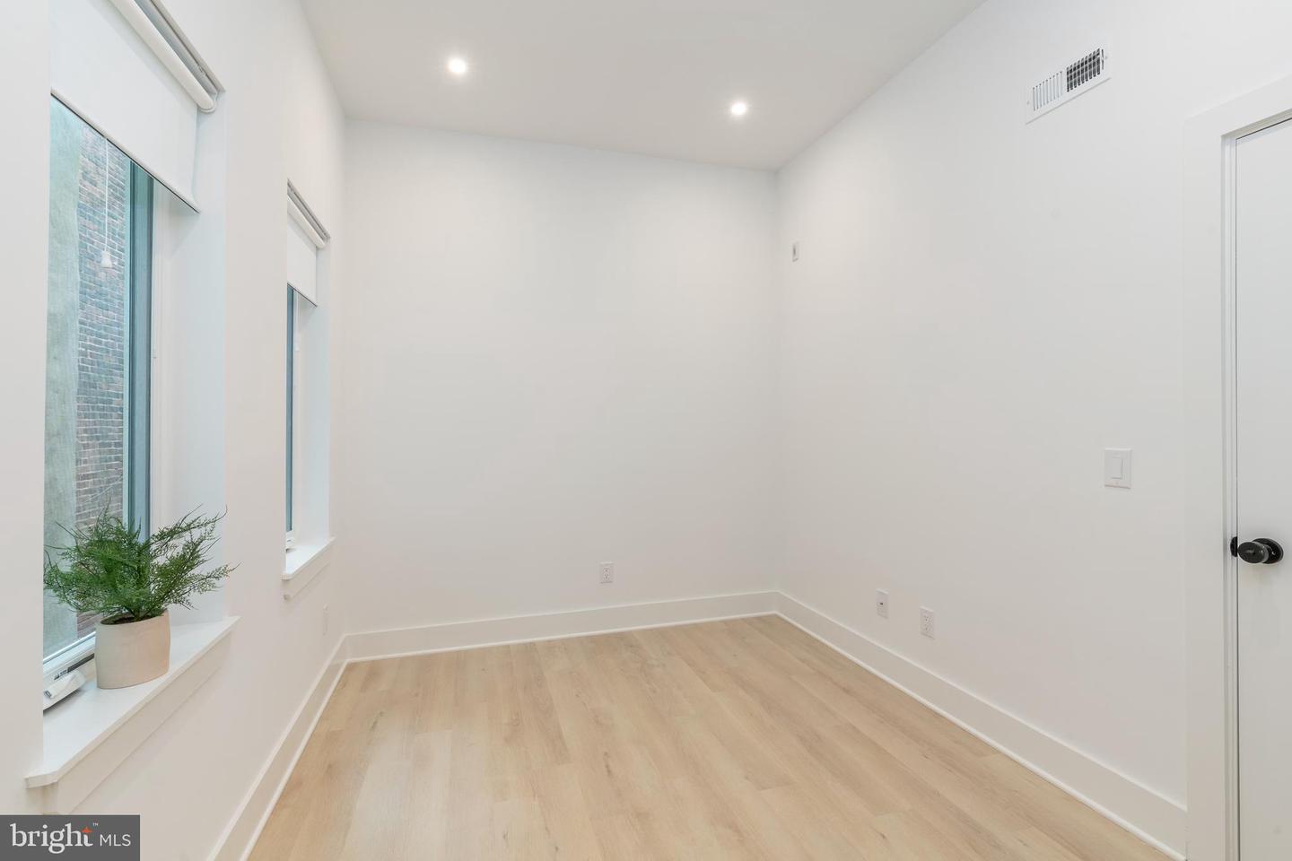 4037 Powelton Ave Property Photo 21