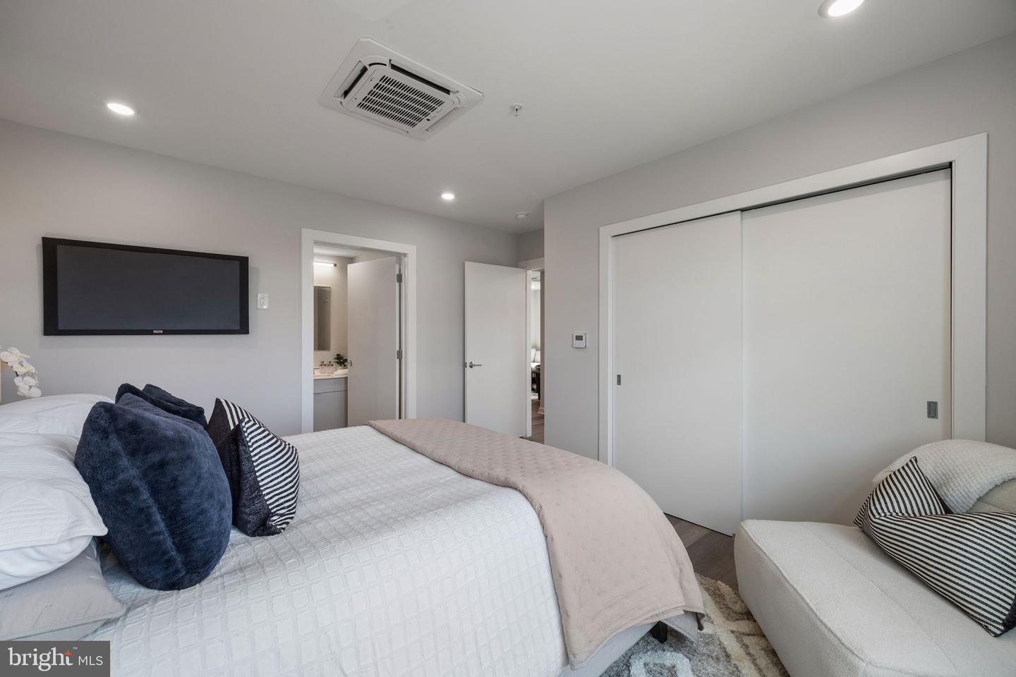 3449 Scotts Ln #c401 Property Photo 18