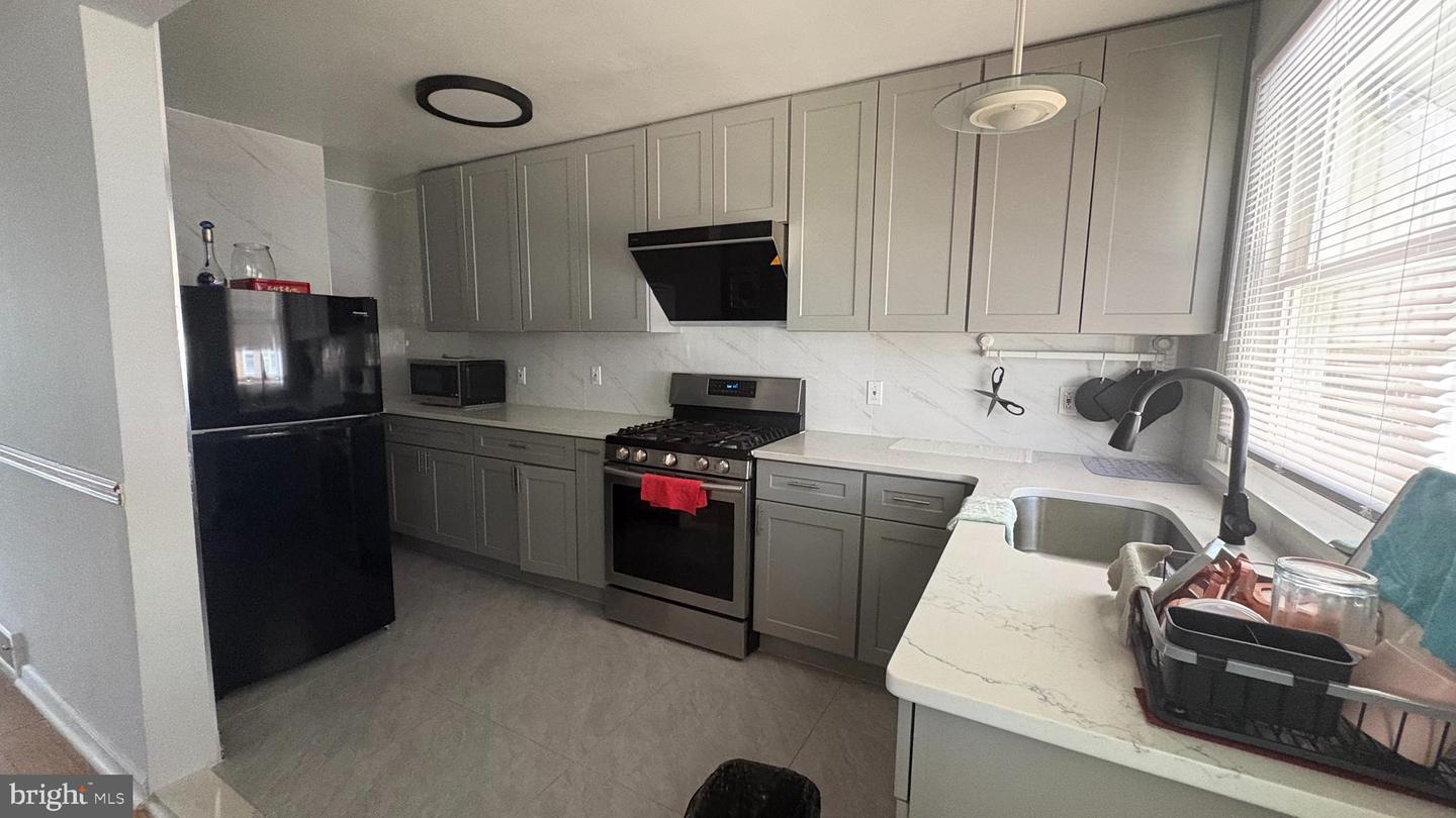 2814 Disston St Property Photo 4