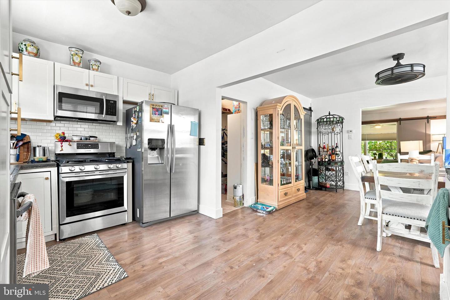 955 Allengrove St Property Photo 12
