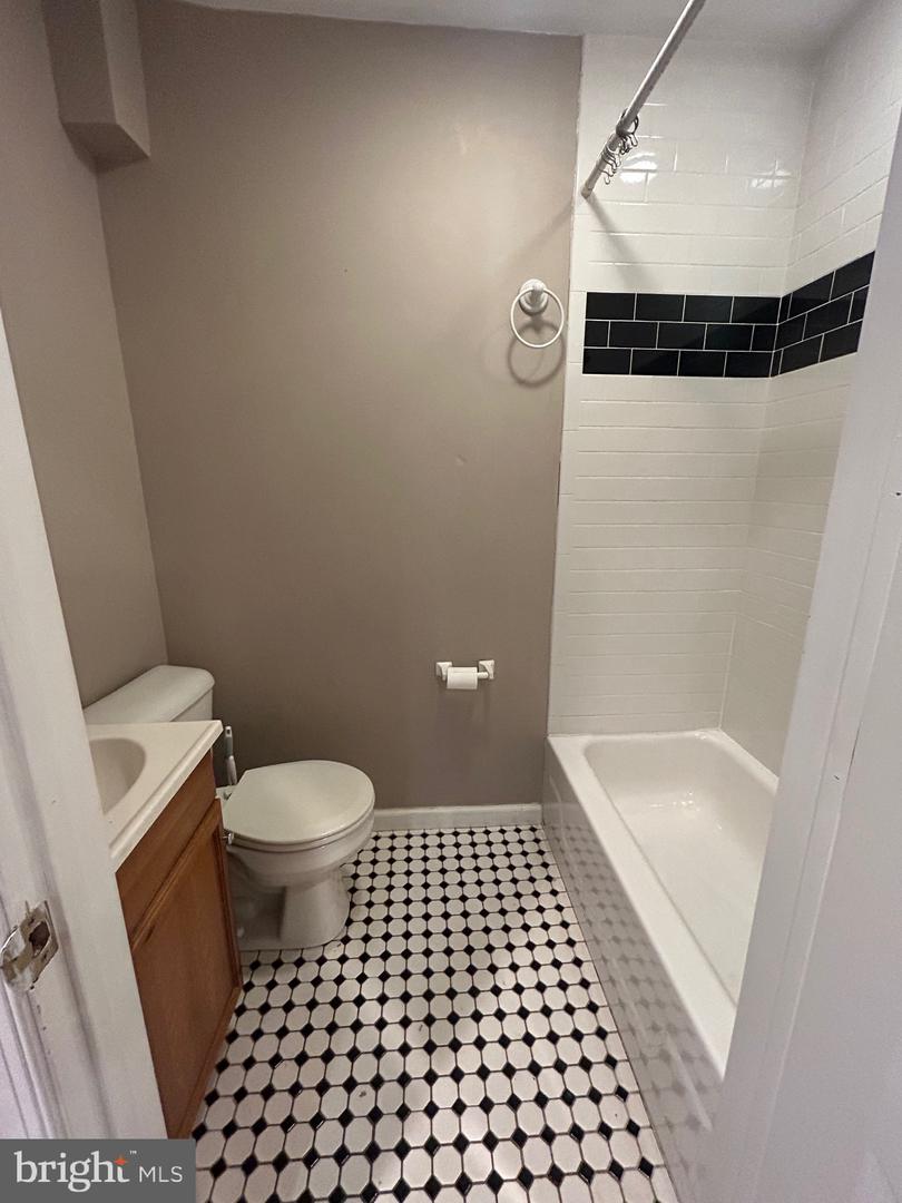 435 E Wildey St Property Photo 4