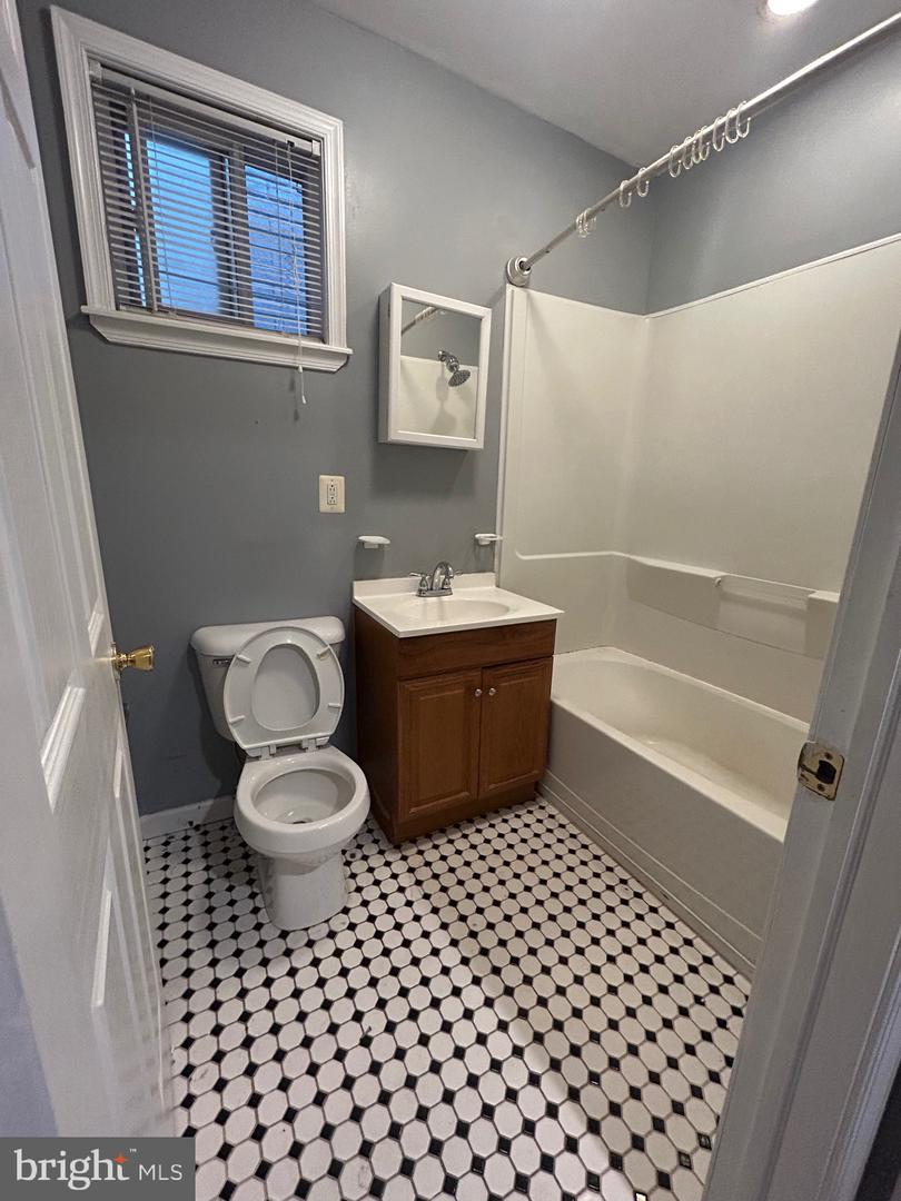 435 E Wildey St Property Photo 6