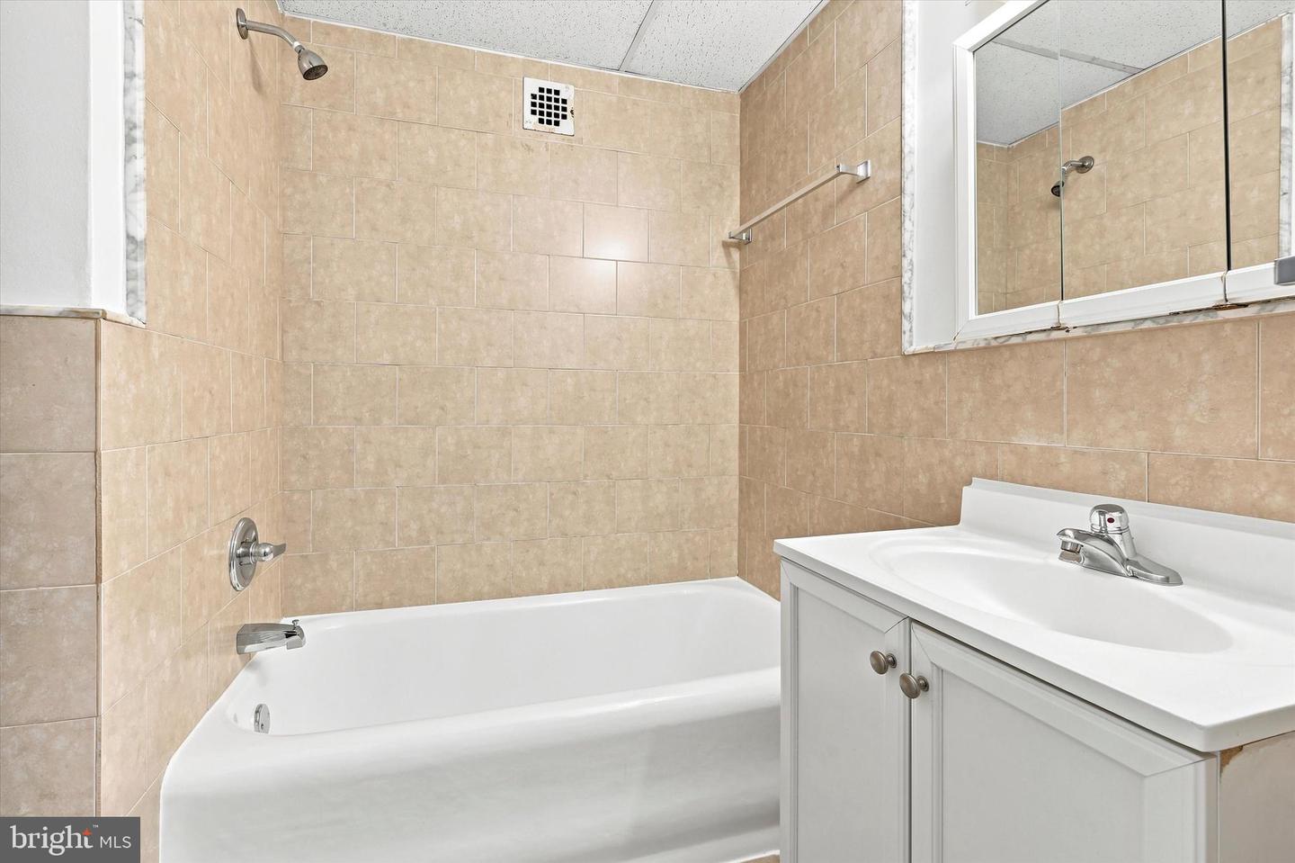 1324 Locust St #1207 Property Photo 12