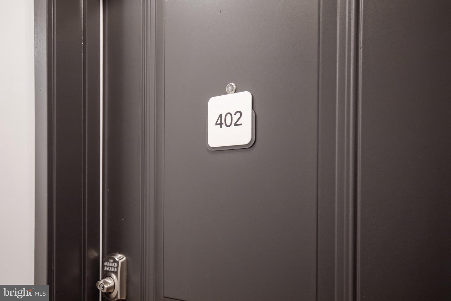 4820 Chester Ave #402 Property Photo 2