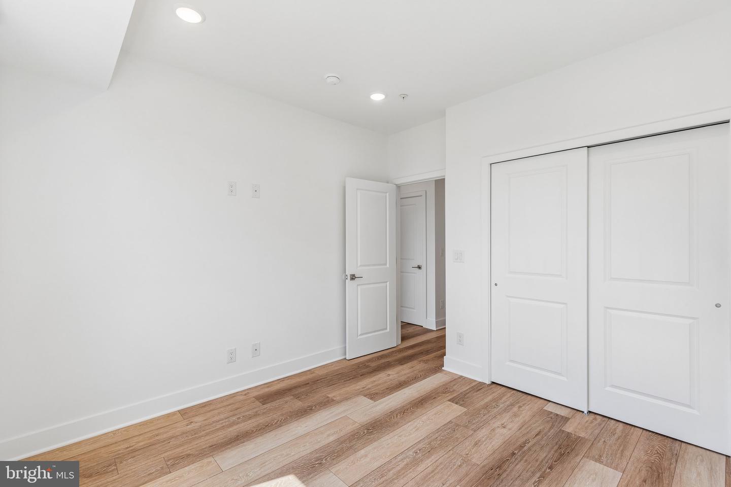 4820 Chester Ave #402 Property Photo 8