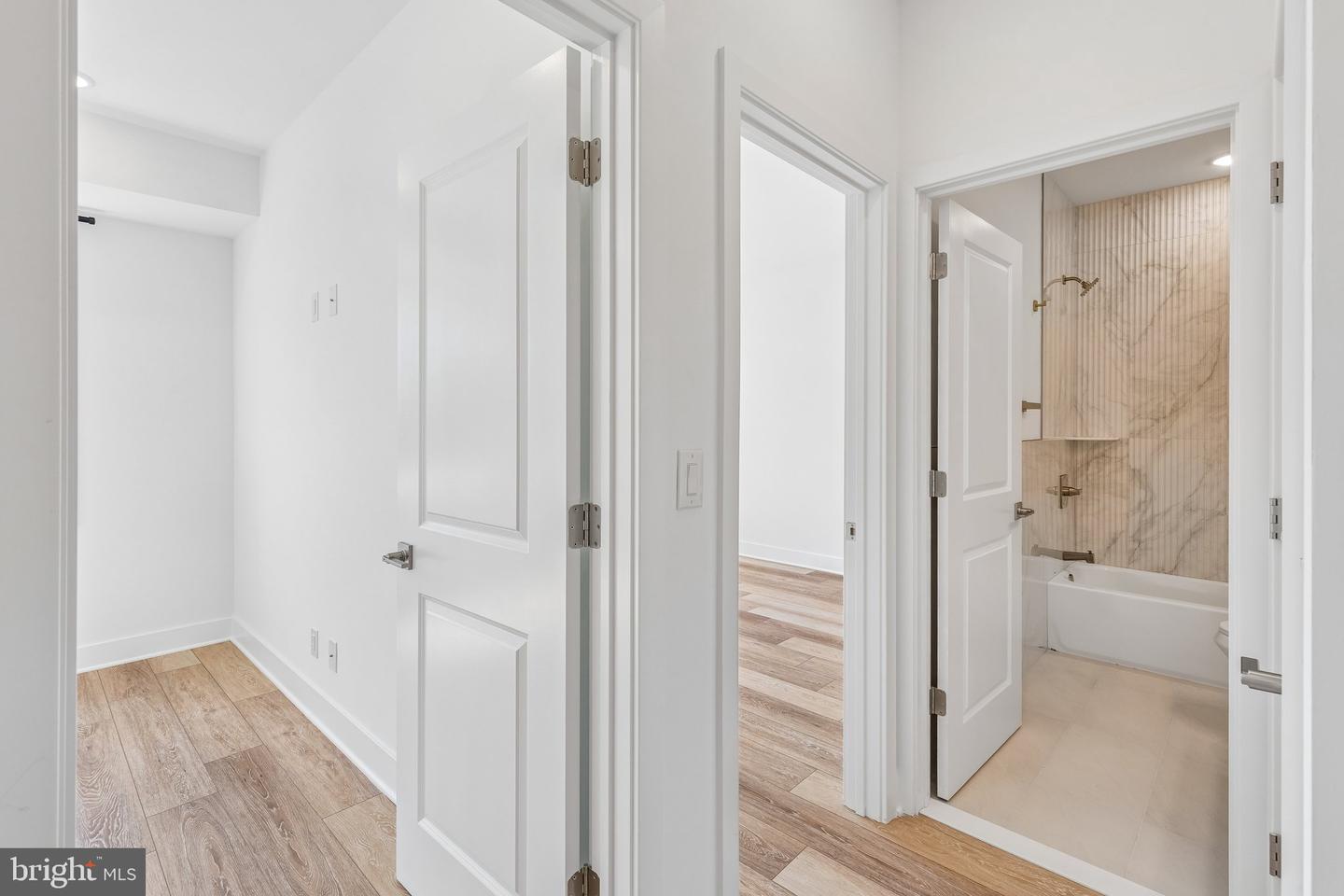 4820 Chester Ave #402 Property Photo 10