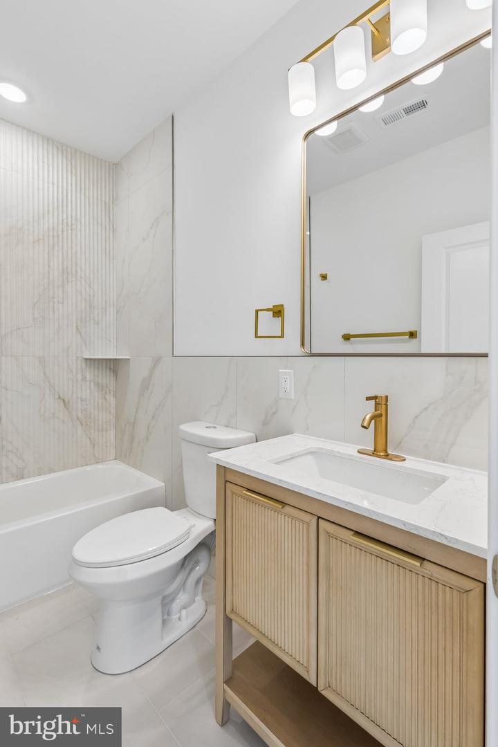 4820 Chester Ave #402 Property Photo 13