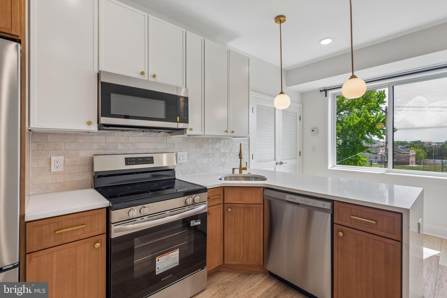 4820 Chester Ave #402 Property Photo 15