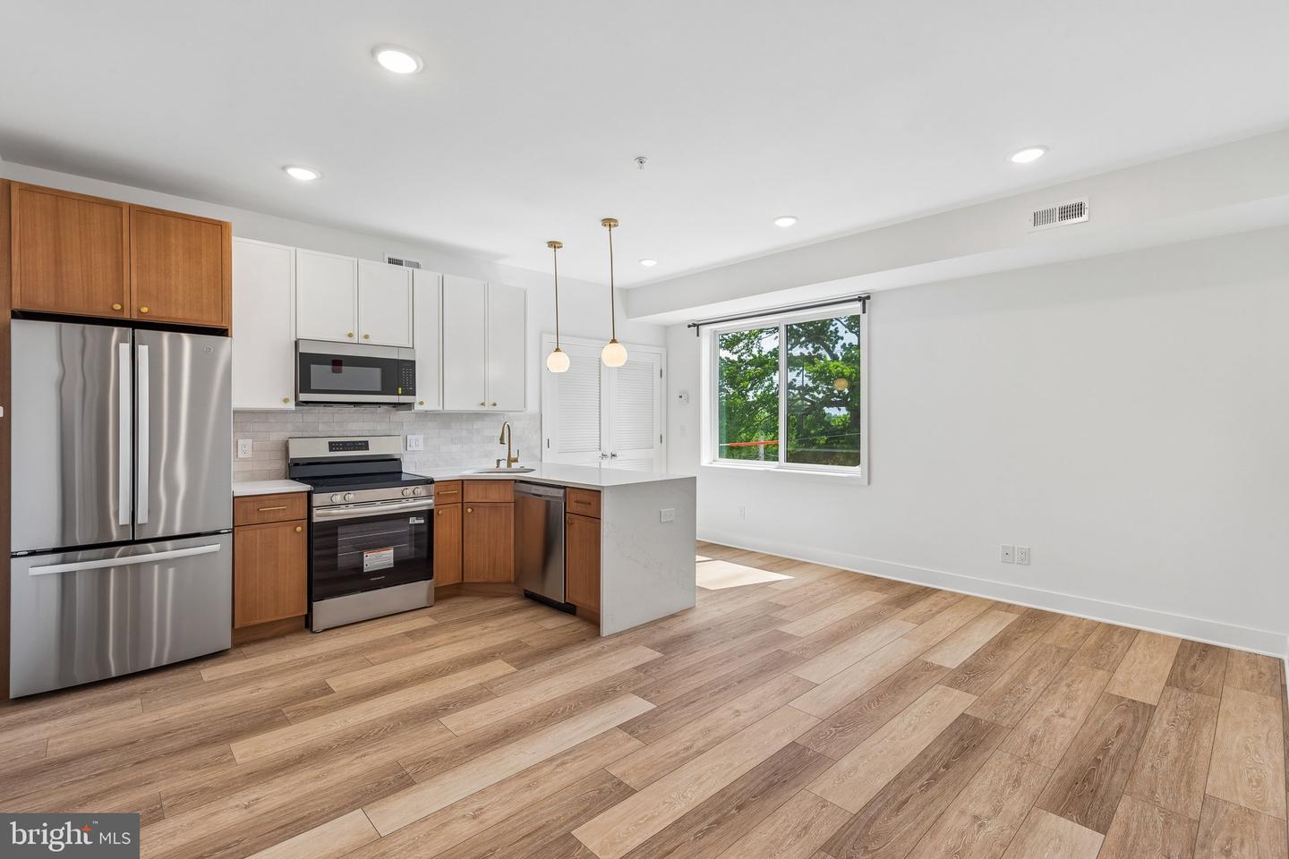 4820 Chester Ave #402 Property Photo 16