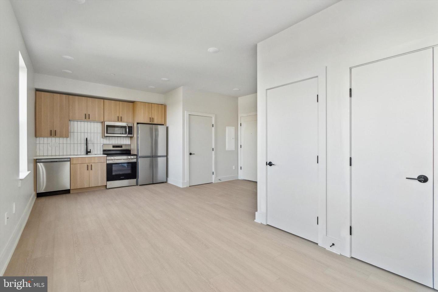 5521 WAYNE AVE #502 Property Photo 1