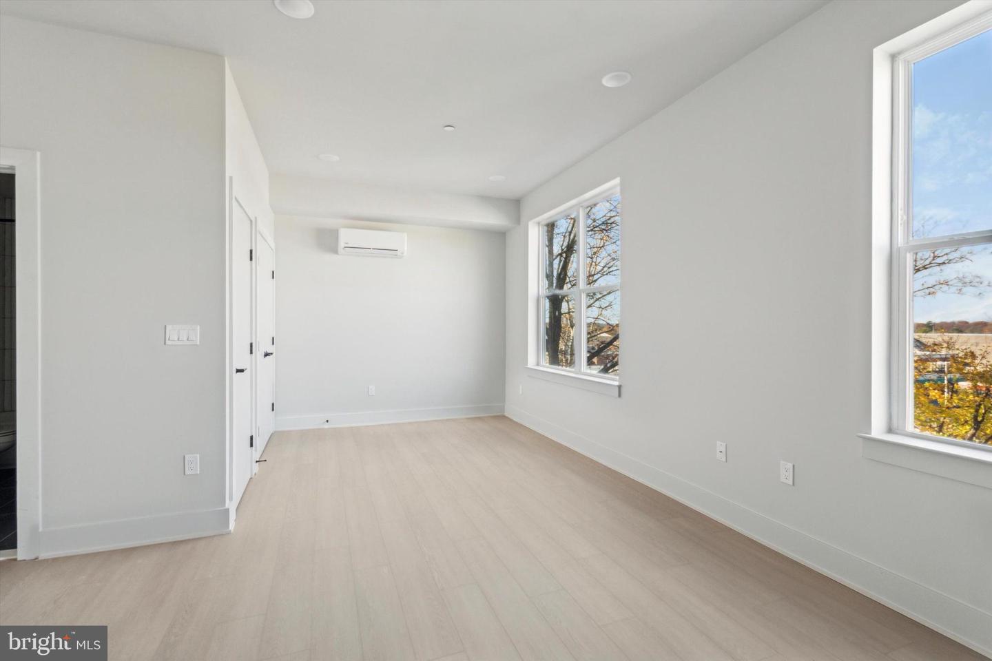 5521 Wayne Ave #502 Property Photo 8